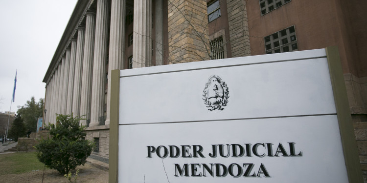 El Poder Judicial se mira el ombligo