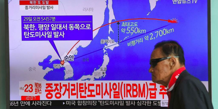 Tras amenazar a sus vecinos, Pyongyang lanzó otro misil que sobrevoló Japón