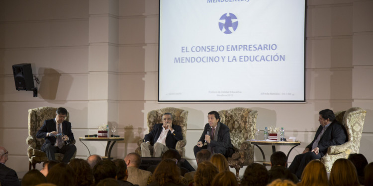 Cómo equilibrar calidad con masividad en la educación