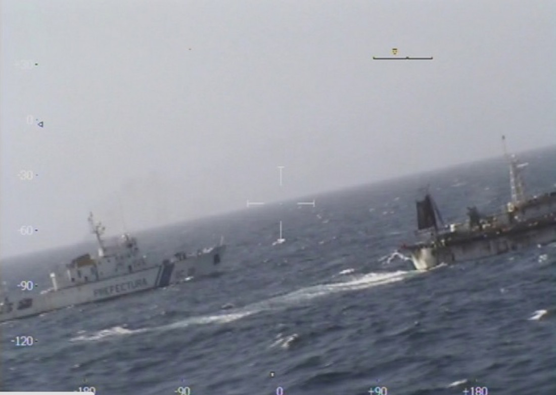 Prefectura hundió un barco chino que pescaba ilegalmente en Mar Argentino
