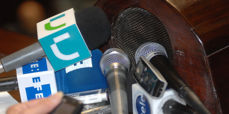Medios de comunicación, cómplices necesarios