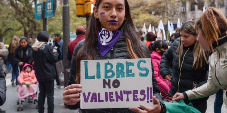 Vergüenza, miedo y carencia económica: las barreras de las argentinas para salir de la violencia