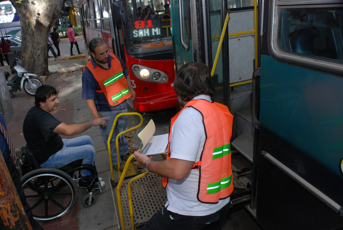 Transporte público inaccesible: discriminación por omisión