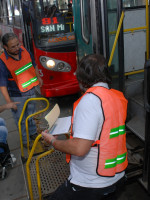 Transporte público inaccesible: discriminación por omisión