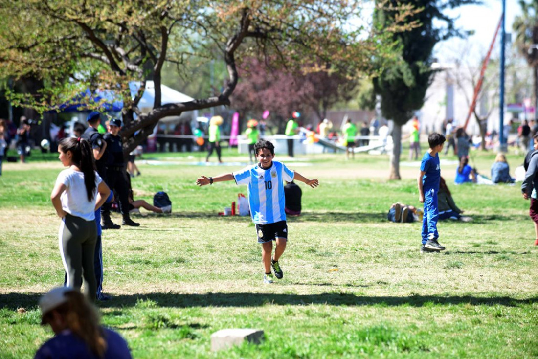 Crecer cerca de espacios verdes mejora el desarrollo cerebral de los niños