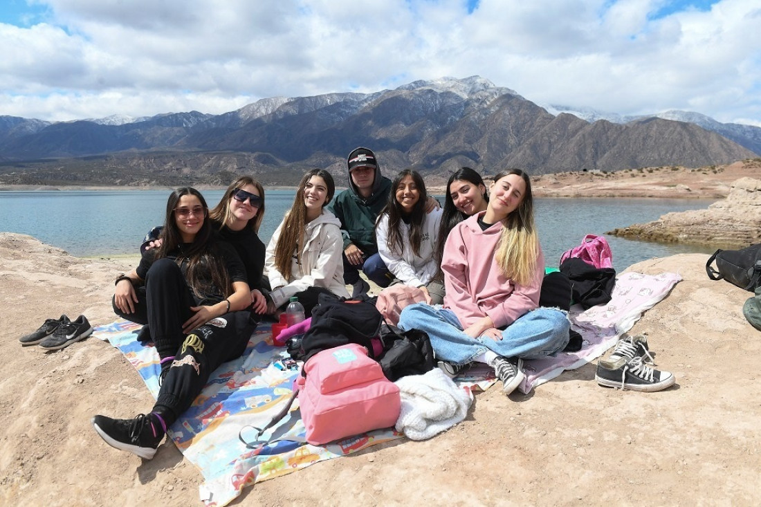 Ni la nieve empañó que la juventud celebrara el Día de la Primavera 