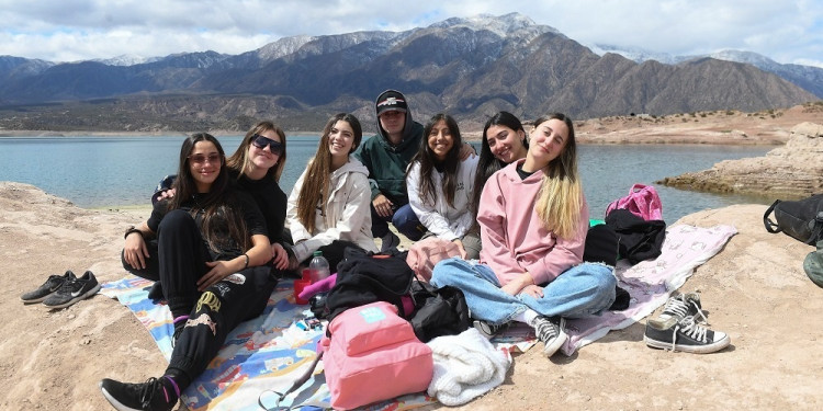 Ni la nieve empañó que la juventud celebrara el Día de la Primavera 