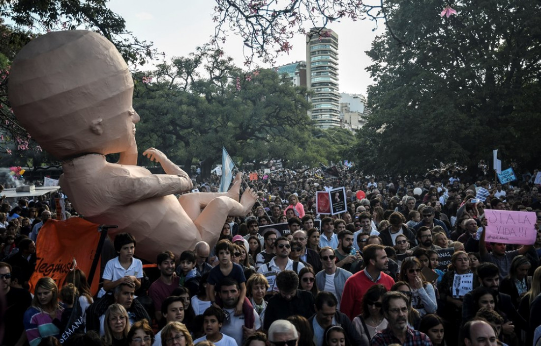 Multitudinarias marchas contra el aborto