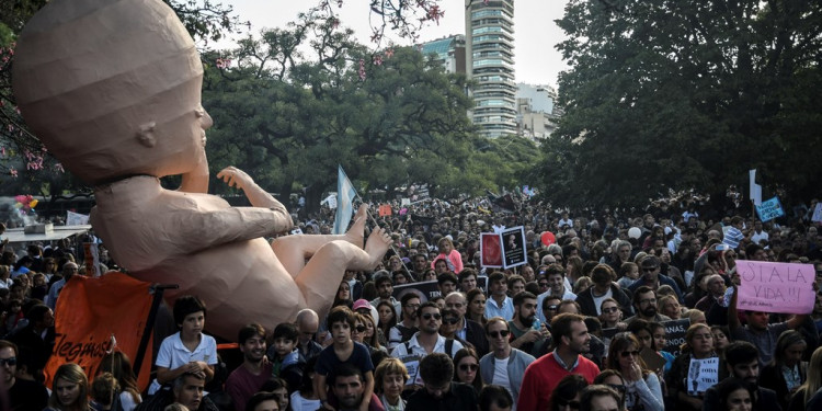 Multitudinarias marchas contra el aborto