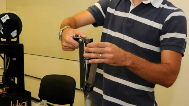 imagen Diseñan en la UNLP una prótesis de rodilla y pie que permitirá reemplazar a las importadas