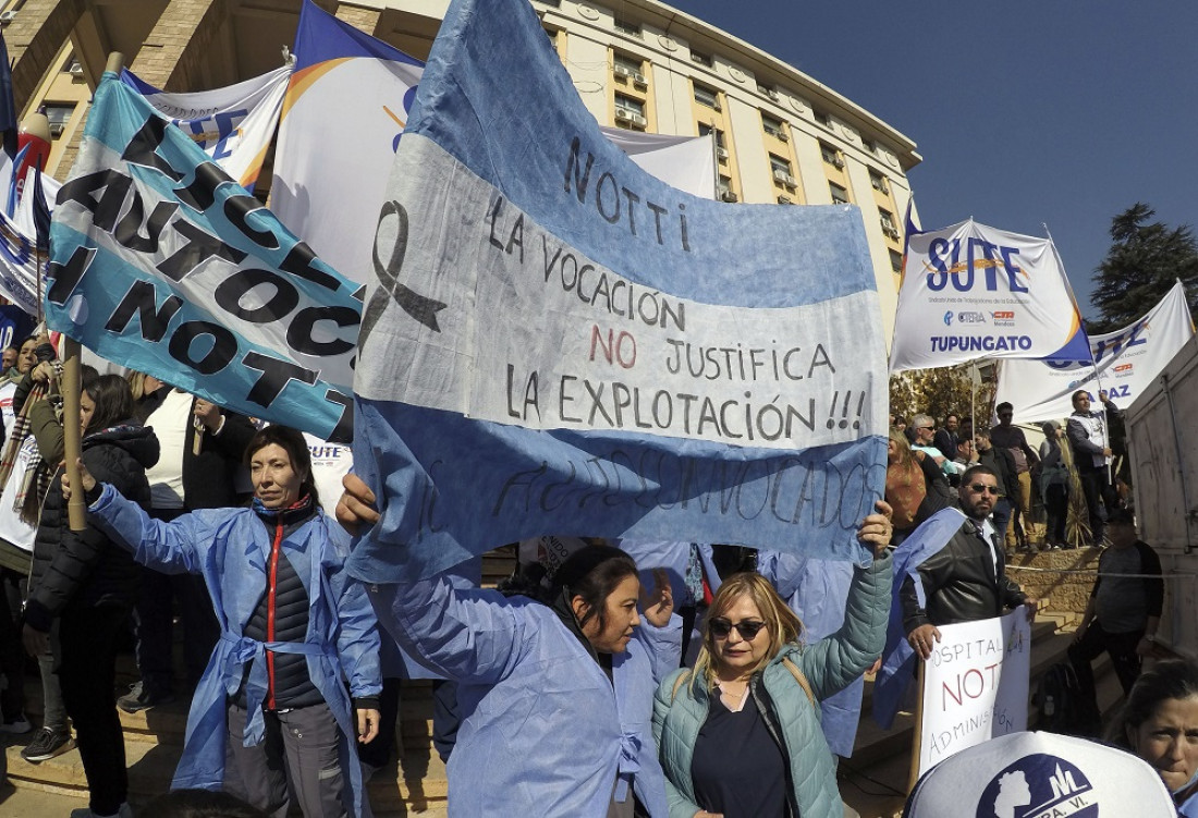 La movilización de estatales a Casa de Gobierno fue el cierre de las tres jornadas de paro