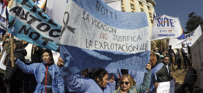 La movilización de estatales a Casa de Gobierno fue el cierre de las tres jornadas de paro