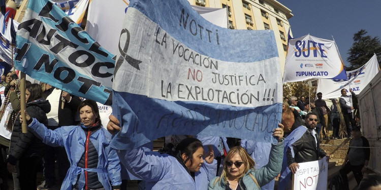 La movilización de estatales a Casa de Gobierno fue el cierre de las tres jornadas de paro