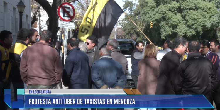 Protesta anti UBER de taxistas en Mendoza