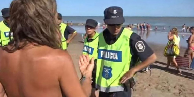 Miles de mujeres participaron del Tetazo en el Obelisco