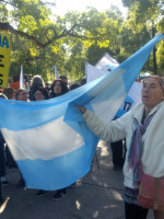 La protesta antifracking "fracturó" el festejo patrio