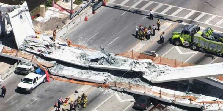 El derrumbe de un puente en Miami dejó como saldo varios muertos
