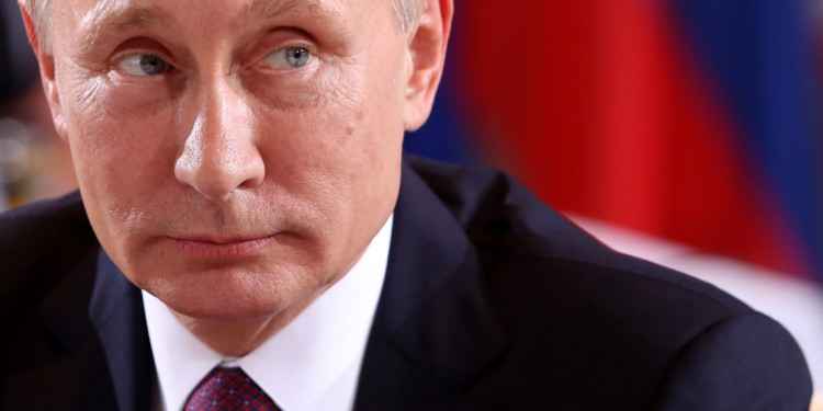 Putin llama a los rusos a votar para sellar su reelección