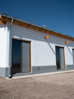 Cómo es la primera casa construida con quincha que entregó el IPV