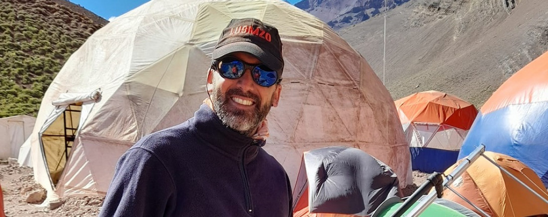 Montañista y radioaficionado: hizo histórica transmisión desde la cumbre del Aconcagua