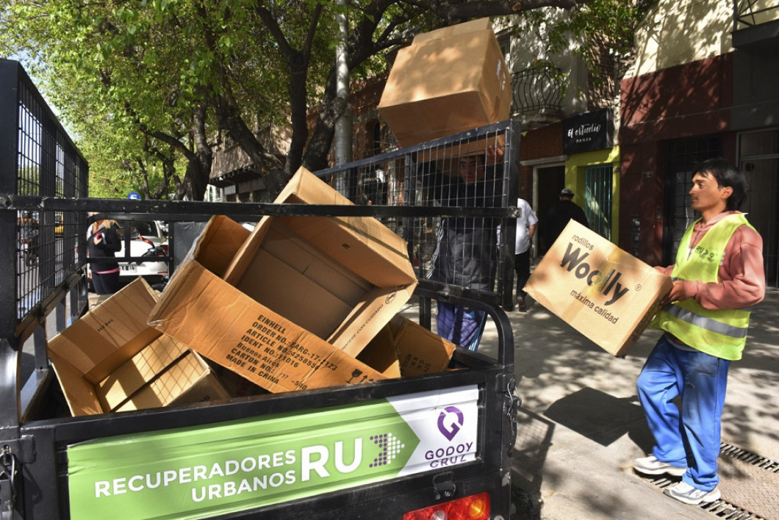 La importación de cartón amenaza la actividad de quienes se dedican al reciclaje urbano