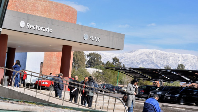 imagen Regularizarán la situación de auxiliares de gestión de la UNCUYO