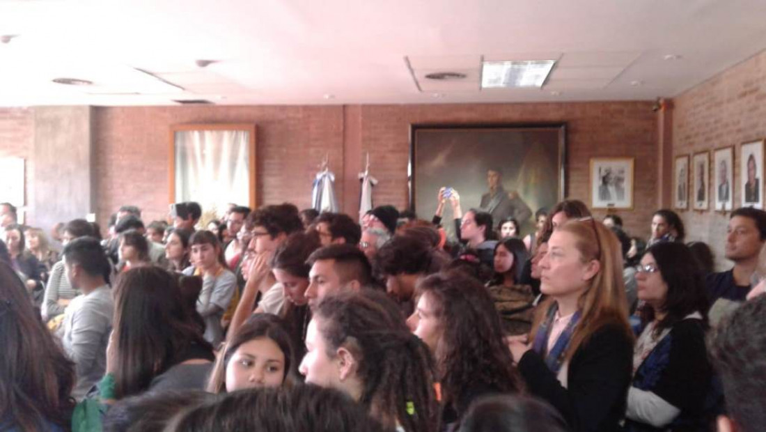 Estudiantes tomaron el Rectorado de la UNCUYO