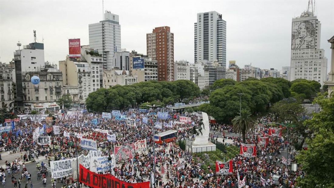 Reforma previsional: marcha, incidentes y paro el viernes 