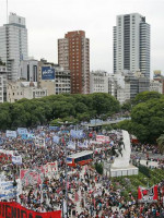 Reforma previsional: marcha, incidentes y paro el viernes 