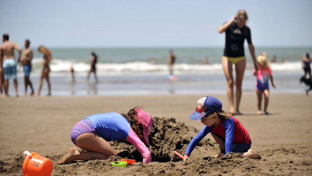 imagen Furor en la Costa argentina por las remeras "inteligentes"