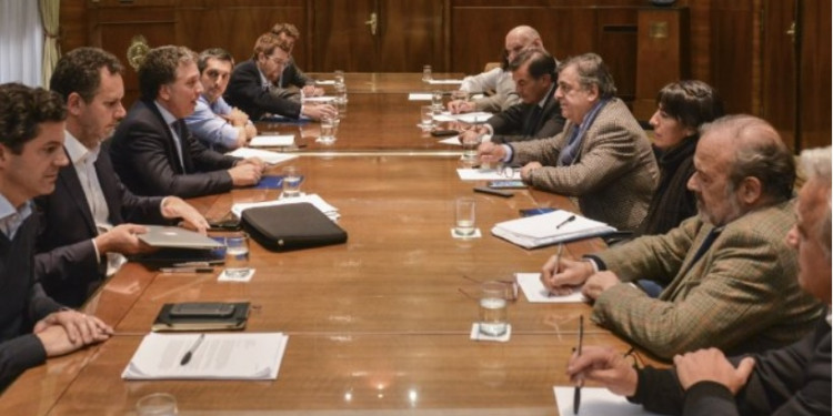 Dujovne ya afina el lápiz para el Presupuesto 2019