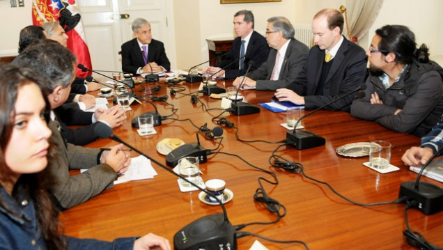 imagen Estudiantes logran que educación gratuita esté en agenda de diálogo con gobierno chileno