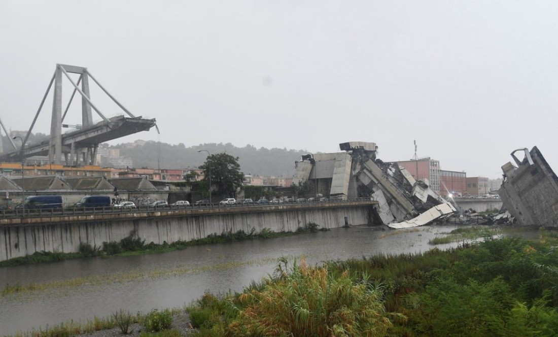 Se derrumbó un puente en Italia: 22 muertos