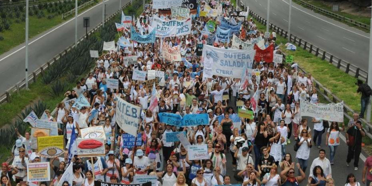 400 mil docentes en plaza de Mayo