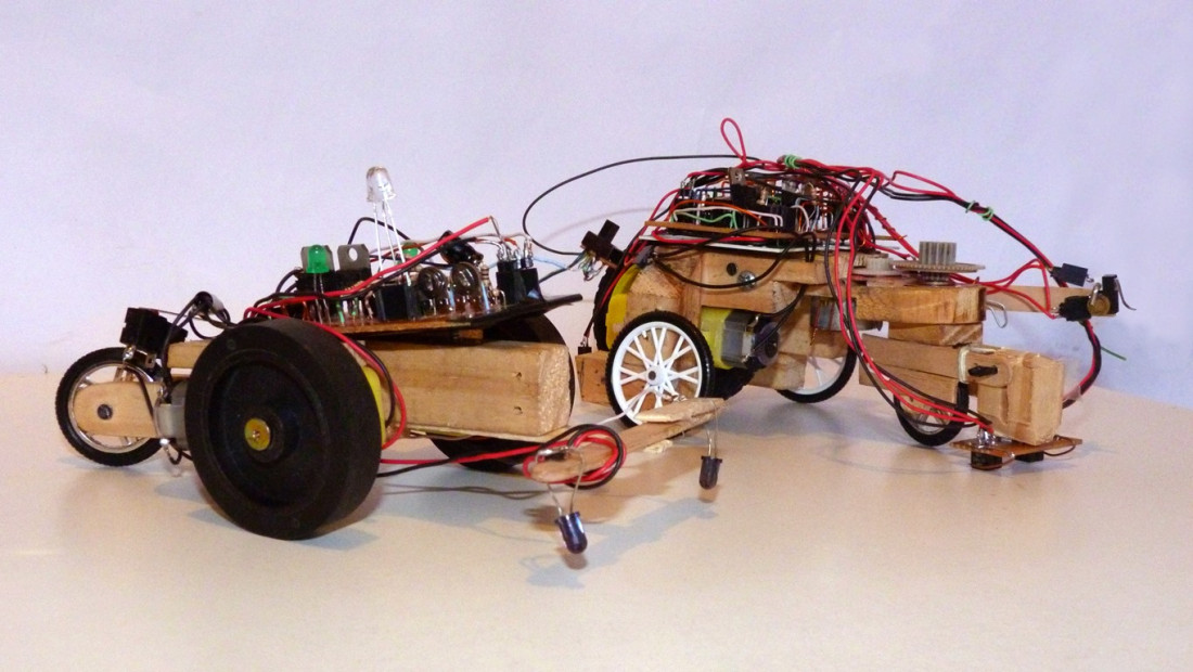Estudiantes construyen robots