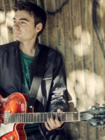 Rodrigo Martinez, Cómo Vivir