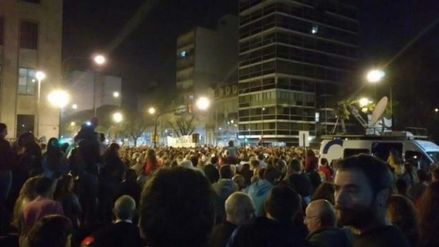 imagen Rosario Sangra: la gente se volcó a las calles azotada por la violencia