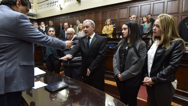 imagen Alberto Roza asumió como diputado