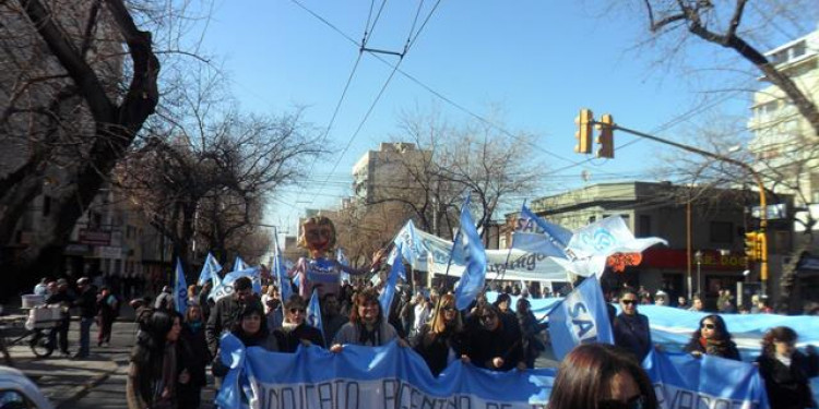 Fracasó en Mendoza el paro de docentes privados 