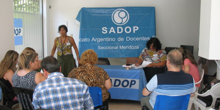 Aumento docente por decreto: los gremios convocan a una vigilia por el tratamiento legislativo