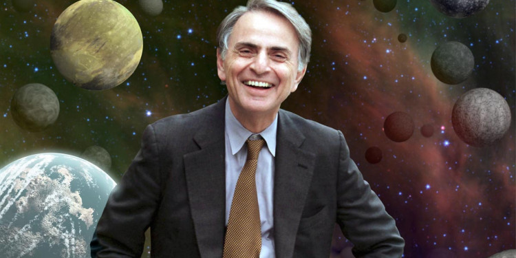 Carl Sagan, el astrofísico que acercó el Cosmos a los hogares