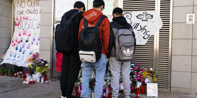 Discriminación y "bullying": el hostigamiento a las víctimas argentinas que se arrojaron de un edificio en Barcelona