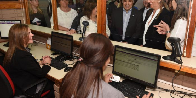 Ampros desconfía de la Cobertura Universal de Salud