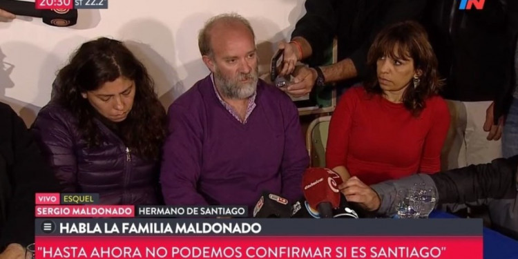 La familia no confirmó si es Santiago y duda del operativo