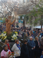 Miles de fieles y turistas veneraron al Patrono Santiago