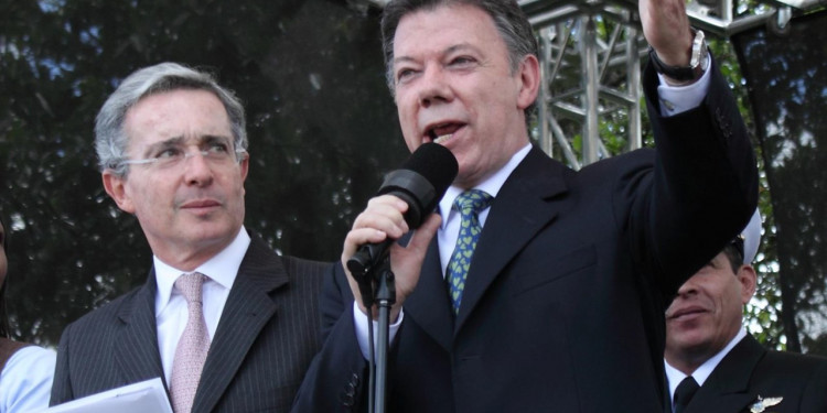 Santos y Uribe buscan renegociar el acuerdo de paz con las FARC