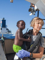 Sara Traoré, la niña huérfana rescatada del Mediterráneo