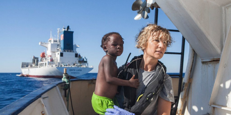 Sara Traoré, la niña huérfana rescatada del Mediterráneo