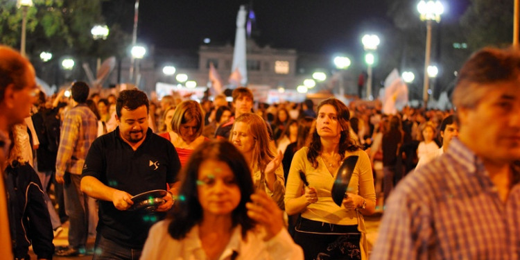Superar dialécticamente la lógica binaria "K – anti K"