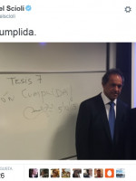 Denunciaron a Daniel Scioli por fraude en la obtención de su título